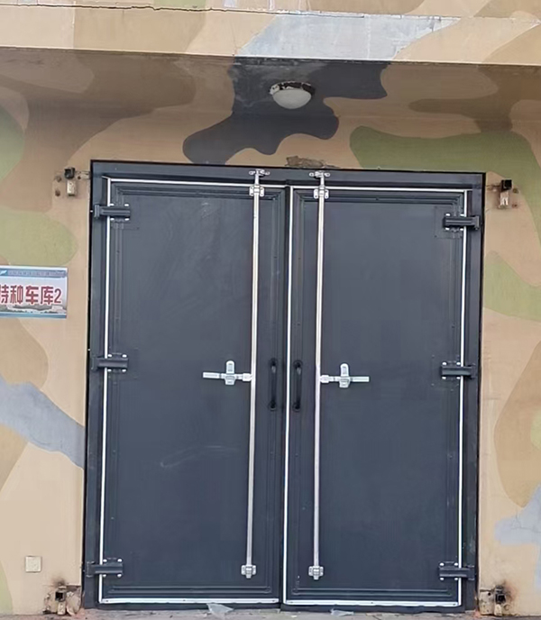 班玛工业平开门