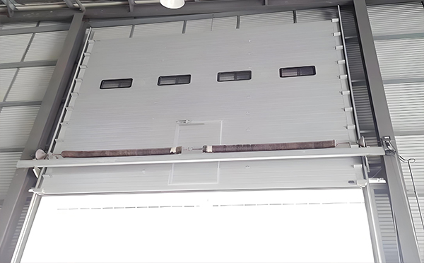 班玛工业滑升门