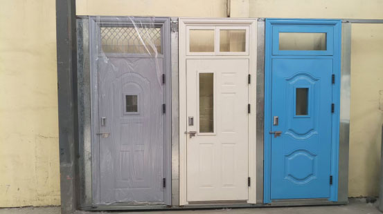 班玛学校教室门