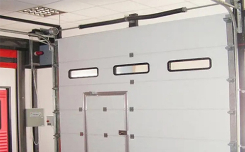 班玛工业提升门的安装方法