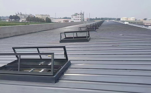 某中学室内体育馆班玛排烟窗改造项目