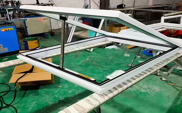 某地下车库出入口班玛排烟窗配置工程