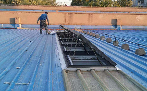 某区域性物流仓储中心班玛排烟窗系统安装项目